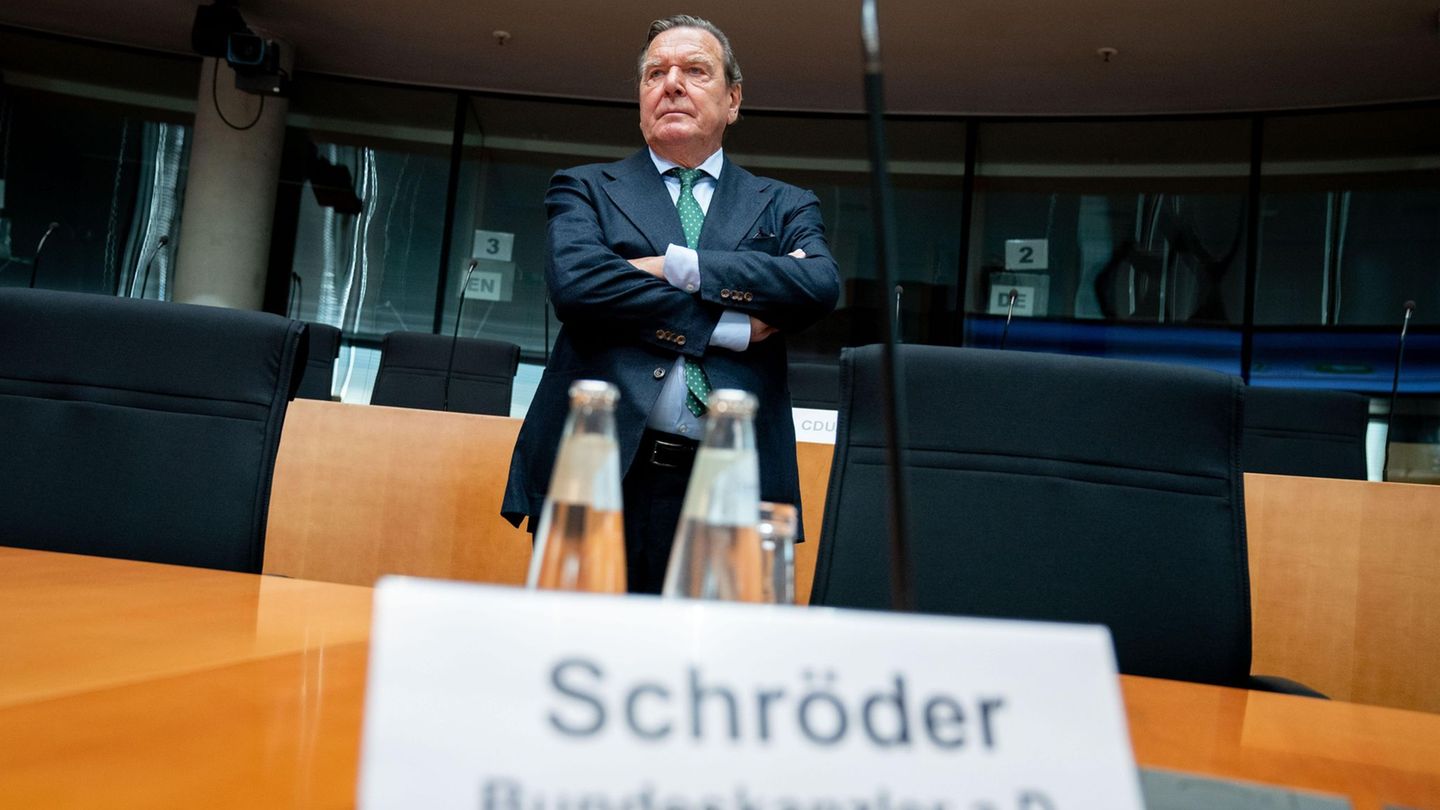 Ex-Kanzler Gerhard Schröder soll per Video zugeschaltet werden. (Archivbild) Foto: Kay Nietfeld/dpa