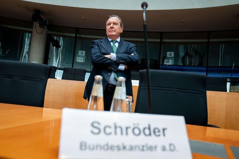 Ex-Kanzler Gerhard Schröder soll per Video zugeschaltet werden. (Archivbild) Foto: Kay Nietfeld/dpa