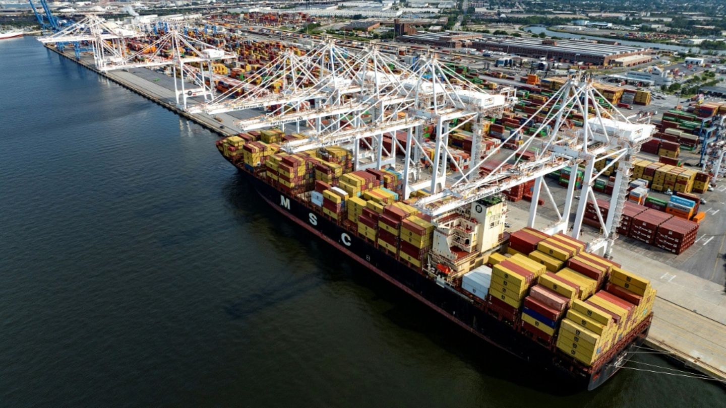 Washington has threatened to sanction countries supporting a UN plan to cut maritime emissions