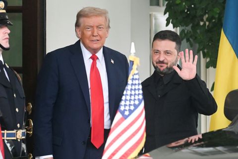 Trump und Selenskyj bei einem Treffen im August