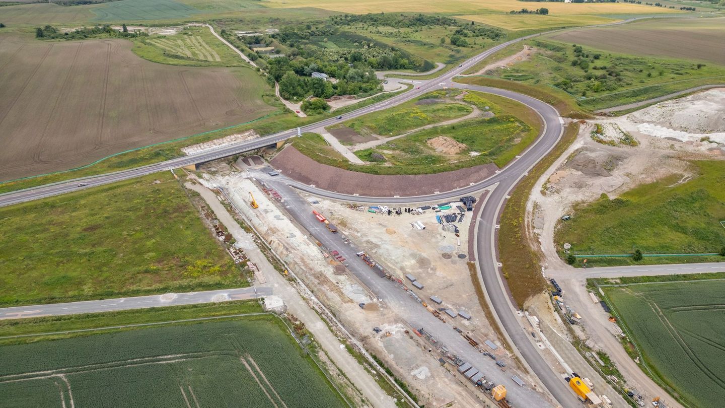 Die A14 ist am Wochenende bei Halle auf einem Teilstück voll gesperrt. (Archivbild) Foto: Jan Woitas/dpa