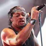 Der US-Sänger D'Angelo starb am 14. Oktober mit 51 Jahren. Der Soul-Musiker, der vor allem mit dem Song "Untitled (How Does It Feel)" weltberühmt wurde, starb an Krebs. Der 1974 im US-Bundesstaat Virginia als Michael Archer geborene D’Angelo hatte schon als Kind Musik gemacht. 1995 erschien sein Debüt-Album "Brown Sugar", das gleich für mehrere Grammys nominiert wurde. Im Jahr 2000 schaffte er mit seinem Album "Voodoo", auf dem auch der Superhit "Untitled (How Does It Feel)" war, den weltweiten Durchbruch. 2014 folgte "Black Messiah". D'Angelo hatte sich zwischendurch immer wieder aus der Öffentlichkeit zurückgezogen und mit Drogen- und Alkoholsucht gekämpft