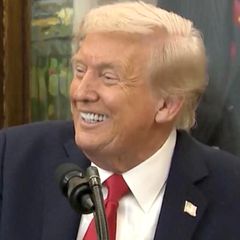 Trump lacht