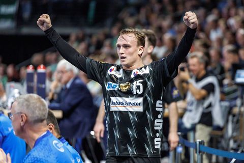 Für Füchse-Spielmacher Tobias Gröndahl war der Heimsieg gegen Kolstad etwas Besonderes. (Archivbild) Foto: Andreas Gora/dpa