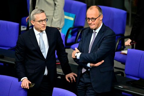 Digitalminister Wildberger und Kanzler Merz im Bundestag