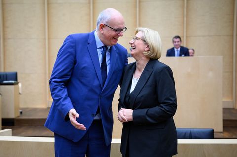 Andreas Bovenschulte wird die Nachfolge von Anke Rehlinger (beide SPD) antreten. Foto: Bernd von Jutrczenka/dpa