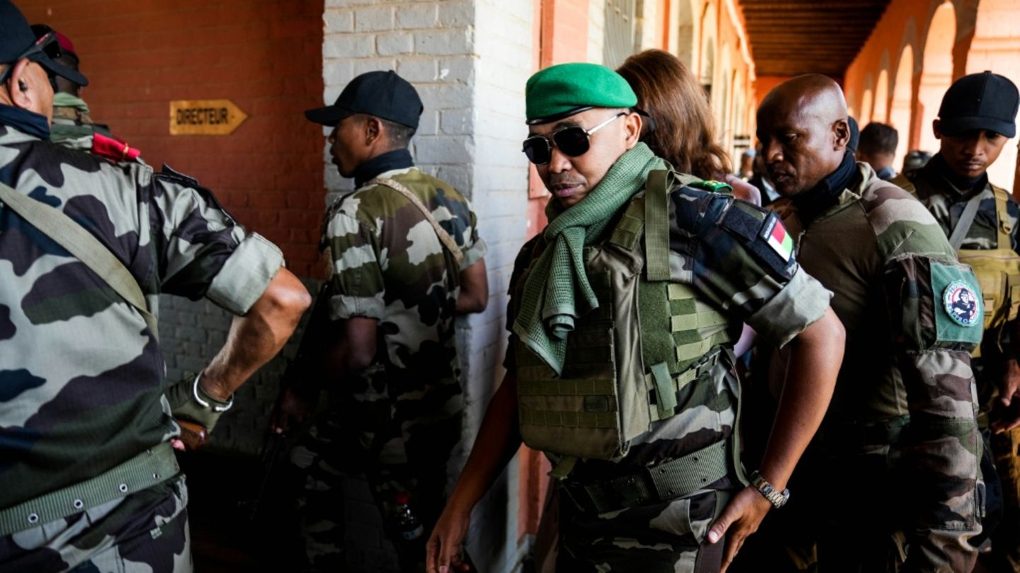 Nach Machtübernahme durch Militär in Madagaskar: Chef von Elite-Einheit als Präsident vereidigt