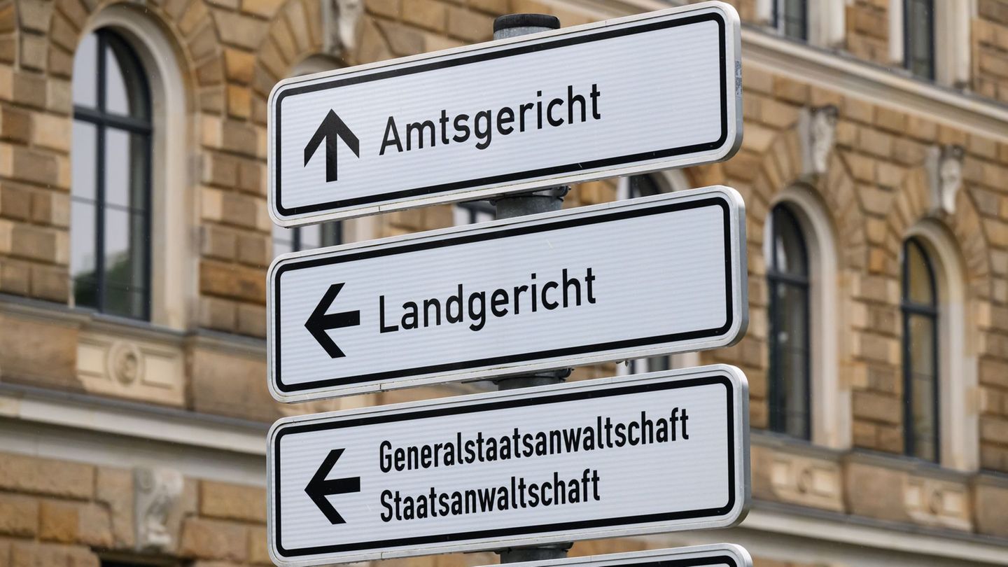Gegen zwei "Reichsbürger" ist Anklage erhoben worden. (Symbolbild) Foto: Robert Michael/dpa
