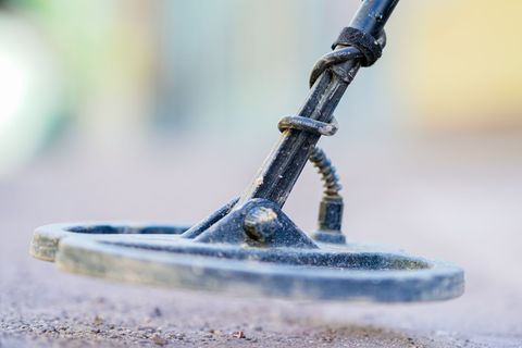 Bereits im August seien Spuren einer illegalen Begehung mit einer Metallsonde auf den Flächen der damaligen Ausgrabungsfläche be