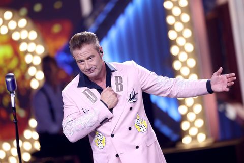 Dick Brave singt live beim Semperopernball in Dresden. (Archivbild) Foto: Rolf Vennenbernd/dpa
