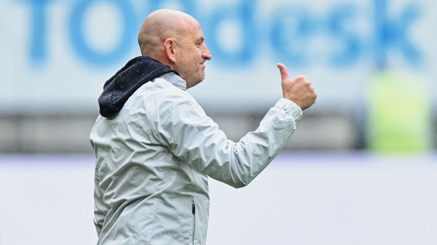 Vorfreude auf das Derby: FCK-Trainer Torsten Lieberknecht. (Archivbild) Foto: Uwe Anspach/dpa