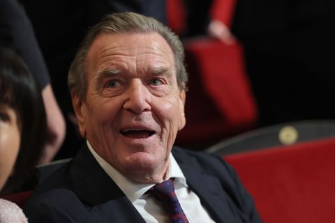 Ex-Kanzler Gerhard Schröder wird im Untersuchungsausschuss des Schweriner Landtags zur Erdgasleitung Nord Stream 2 als Zeuge bef