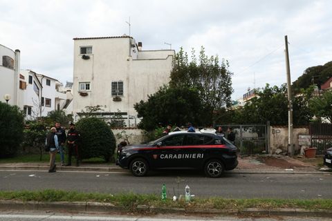 Polizisten vor Haus des Journalisten Sigfrido Ranucci