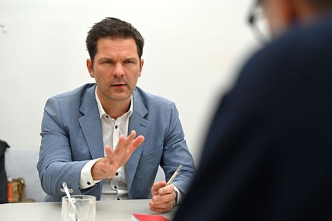 Steffen Krach soll die SPD in den Wahlkampf für die Abgeordnetenhauswahl 2026 führen. Auf einem Parteitag am 15. November soll e