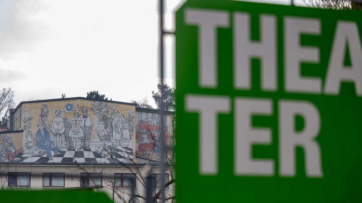 Das Theater Eisleben startet mit einer neuen Reihe. (Archivbild) Foto: dpa