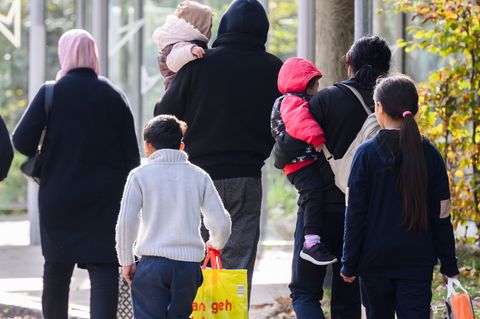 Der Flüchtlingsrat fordert mehr Unterstützung für Geflüchtete. (Symbolbild) Foto: Julian Stratenschulte/dpa