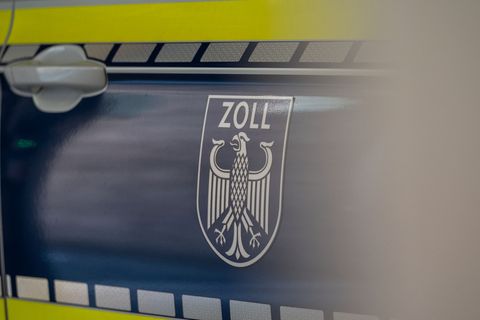 Der Zoll verdächtig ein Unternehmen des Sozialversicherungsbetrugs (Symbolbild) Foto: Leonie Asendorpf/dpa