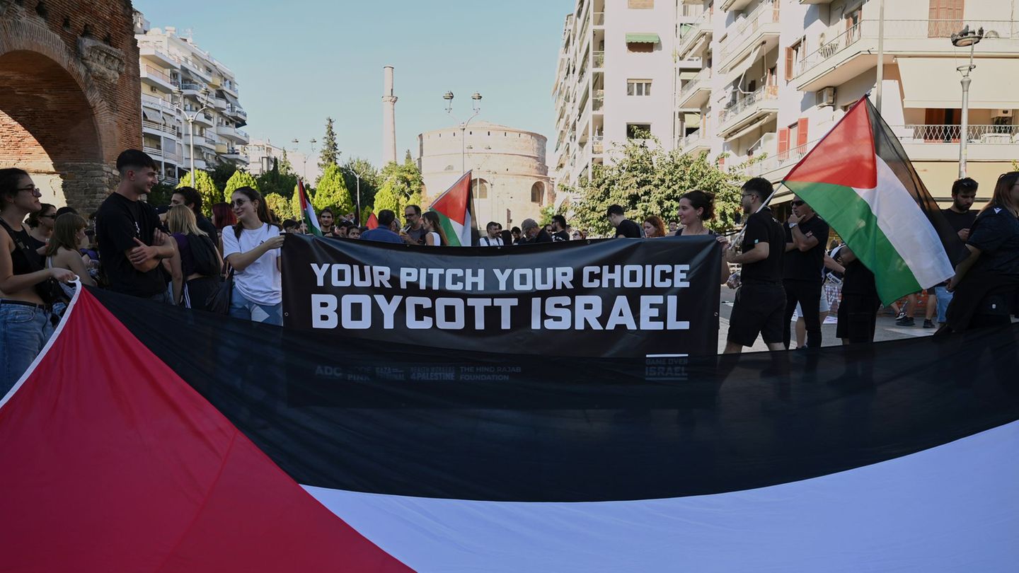 Game without away fans: Ex-hostage on exclusion of Maccabi fans: “Shame on you!”