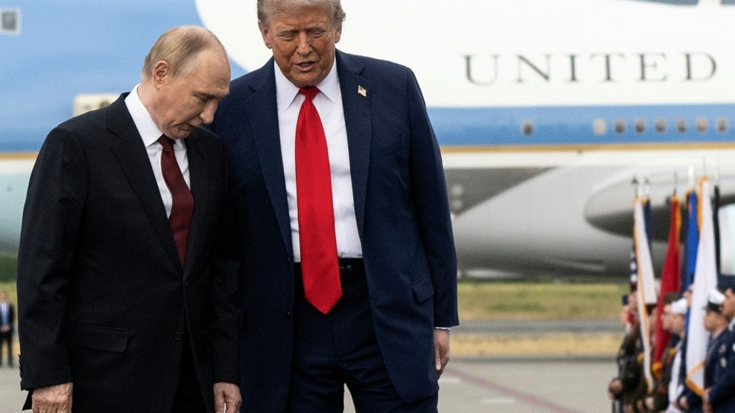 Putin (l.) und Trump bei Gipfel in Alaska Mitte August