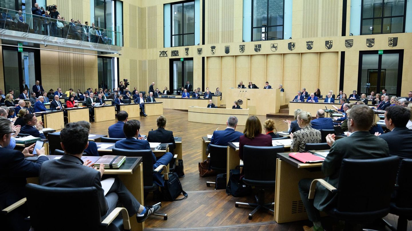 Laws: Honey, care, building: What the Federal Council has decided