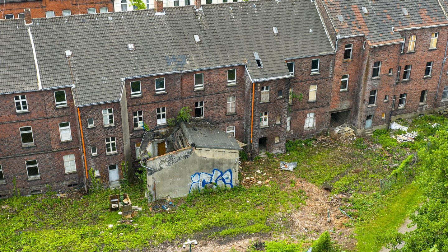 Städte und Gemeinden sollten bei der Zwangsversteigerung von Schrottimmobilien ein Vorkaufsrecht bekommen. (Archivbild) Foto: Ch