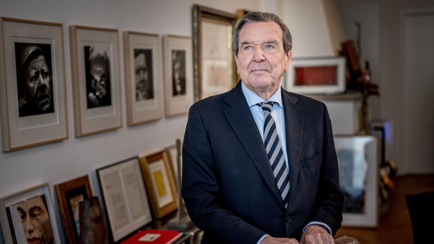 Gerhard Schröder, 2024 in seiner Kanzlei