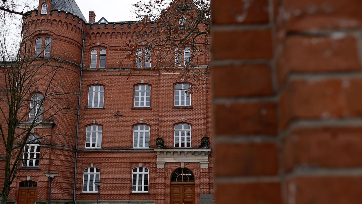 Nach einem tödlichen illegalen Autorennen ist ein Urteil gefallen. (Symbolbild) Foto: Carsten Koall/dpa