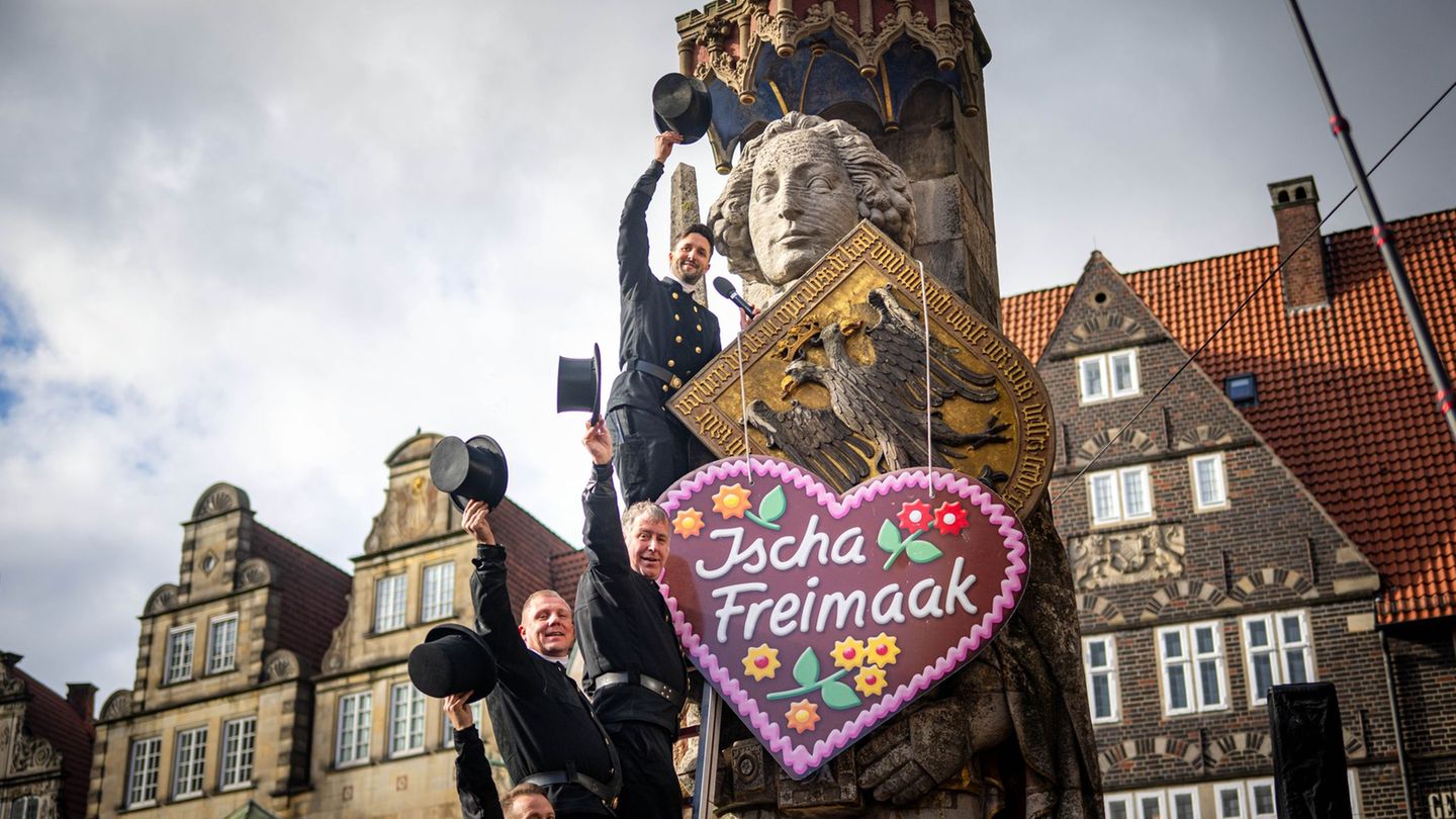 Die "fünfte Jahreszeit" startete am Nachmittag. Foto: Sina Schuldt/dpa