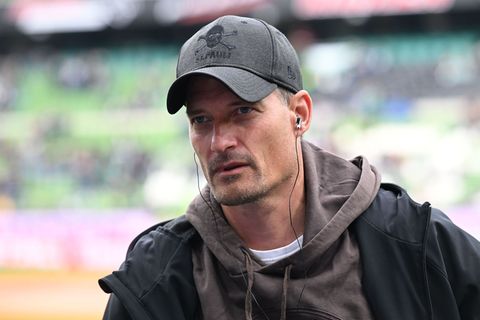 Trainer Alexander Blessin und der FC St. Pauli empfangen am Sonntag die TSG Hoffenheim. (Archivbild) Foto: Carmen Jaspersen/dpa