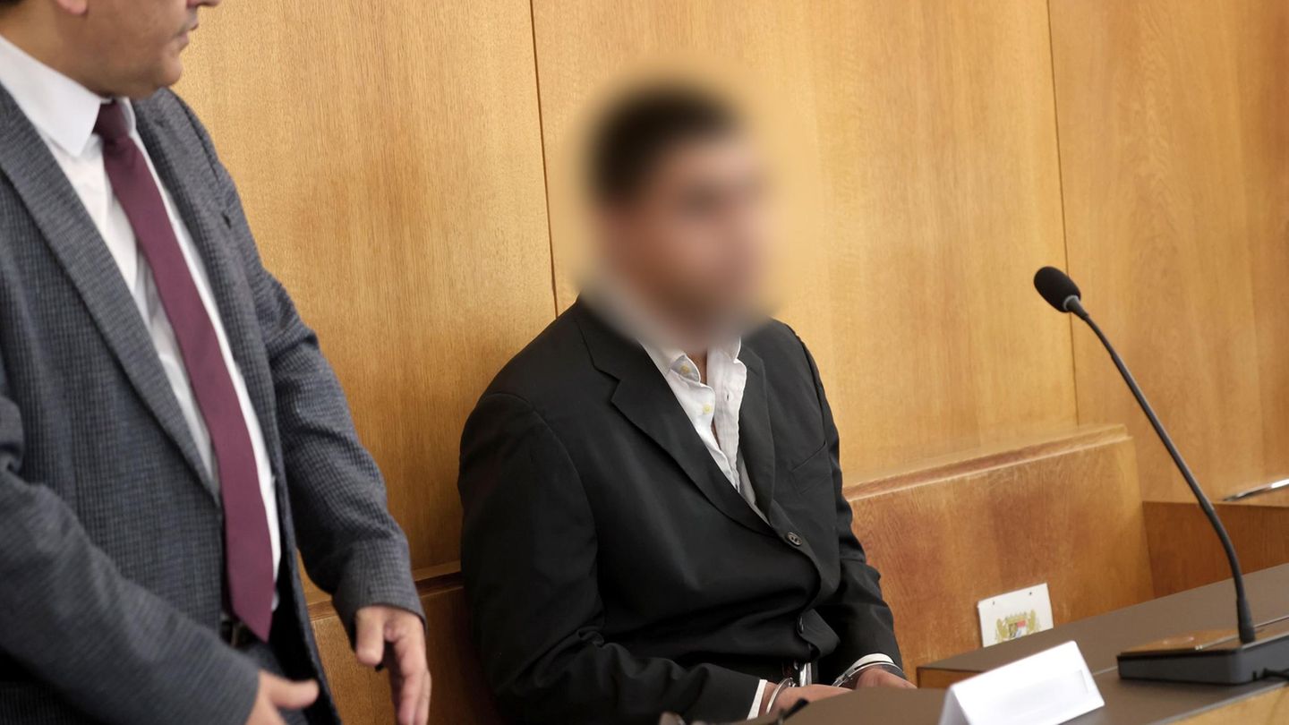 Aschaffenburg: Enamullah O. am ersten Prozesstag auf der Anklagebank im Landgericht Aschaffenburg Enamullah O. am ersten Prozesstag auf der Anklagebank im Landgericht Aschaffenburg