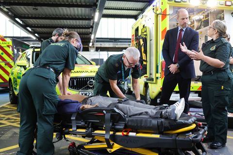 Prinz William während seines Besuchs beim London Ambulance Service.