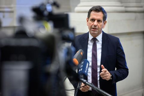 Er sitzt für das Land Niedersachsen im VW-Aufsichtsrat: Ministerpräsident Olaf Lies. Foto: Bernd von Jutrczenka/dpa
