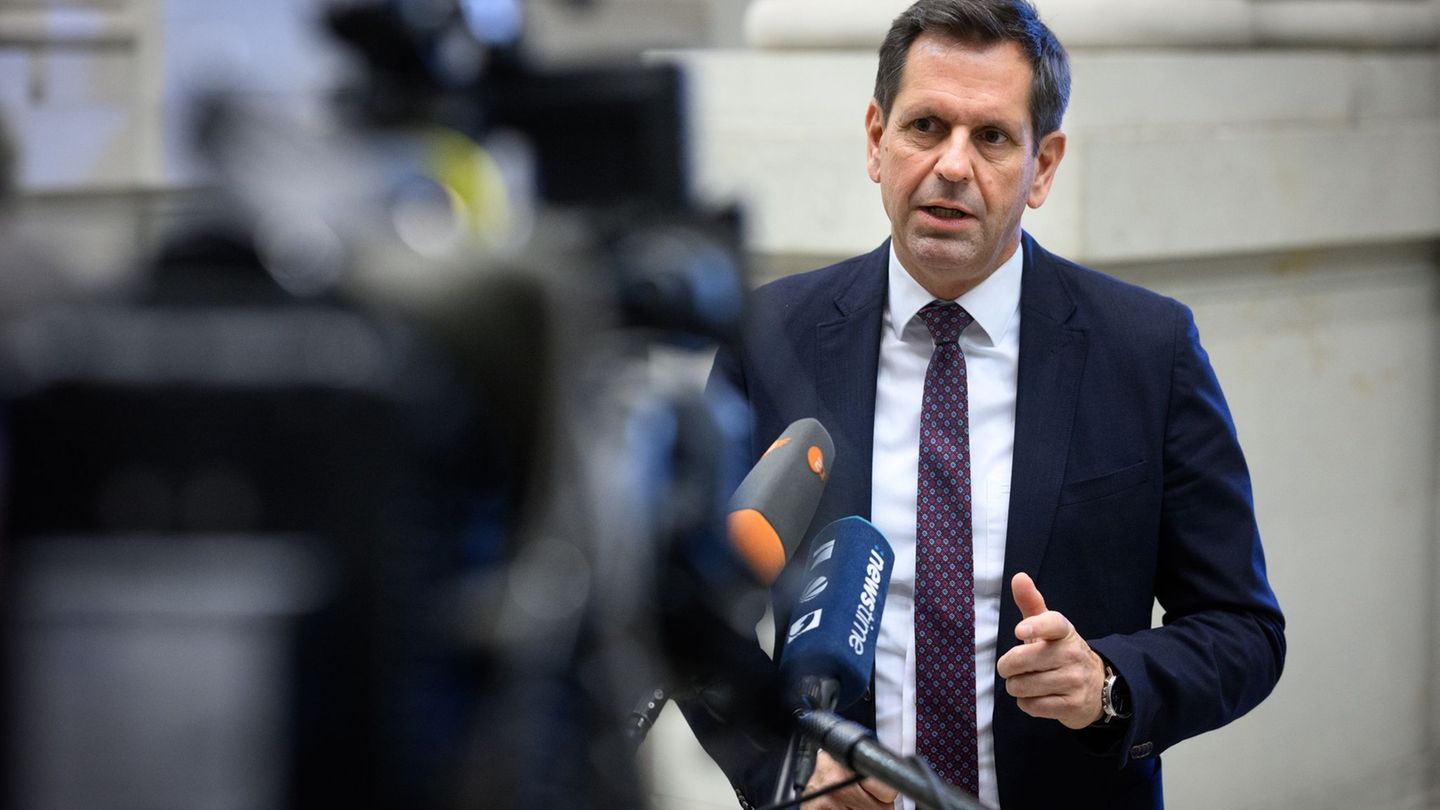Er sitzt für das Land Niedersachsen im VW-Aufsichtsrat: Ministerpräsident Olaf Lies. Foto: Bernd von Jutrczenka/dpa