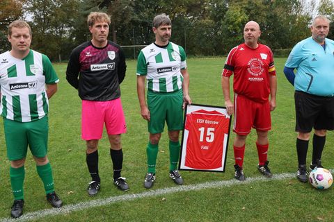 Ein Fußballspiel im Gedenken an den getöteten Fabian. Foto: Bernd Wüstneck/dpa