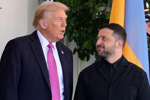 Donald Trump und Wolodymyr Selenskyj US-Präsident Donald Trump und der ukrainische Präsident Wolodymyr Selenskyj treffen sich bereits zum dritten Mal im Jahr 2025 im Weißen Haus