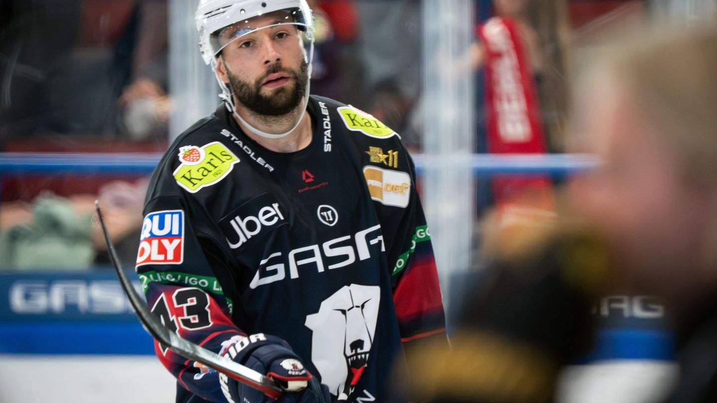 Angreifer Andreas Eder erzielte beim Sieg der Eisbären Berlin gegen Wolfsburg den entscheidenden Treffer. Foto: Soeren Stache/dp