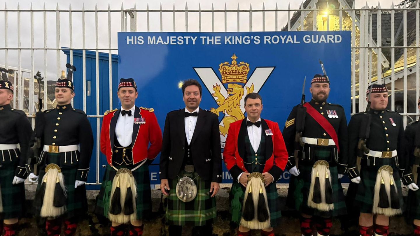 Eine zufällige Begegnung bescherte Jimmy Fallon einen traditionell schottischen Abend. Foto: 5 Scots/PA Media/dpa