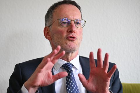 Michael Ebling (SPD), Innenminister von Rheinland-Pfalz. Die Polizei will gezielt mit Schutzangeboten auf das Spitzenpersonal de