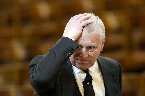Prinz Andrew legt im Zuge des Epstein-Skandals Titel und Ehrungen ab. (Archivbild) Foto: Aaron Chown/PA Wire/dpa