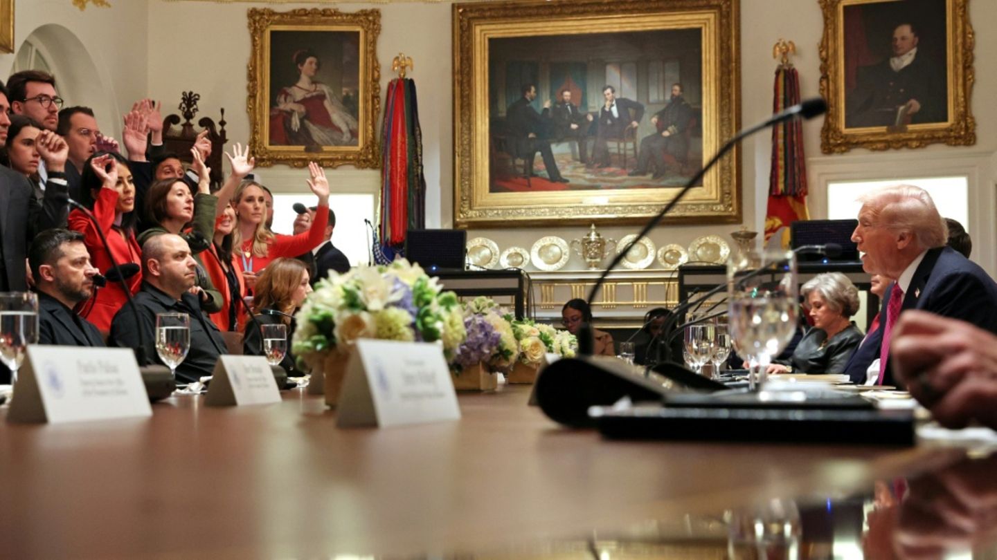 Trump (r.) und Selenskyj (l.) im Weißen Haus