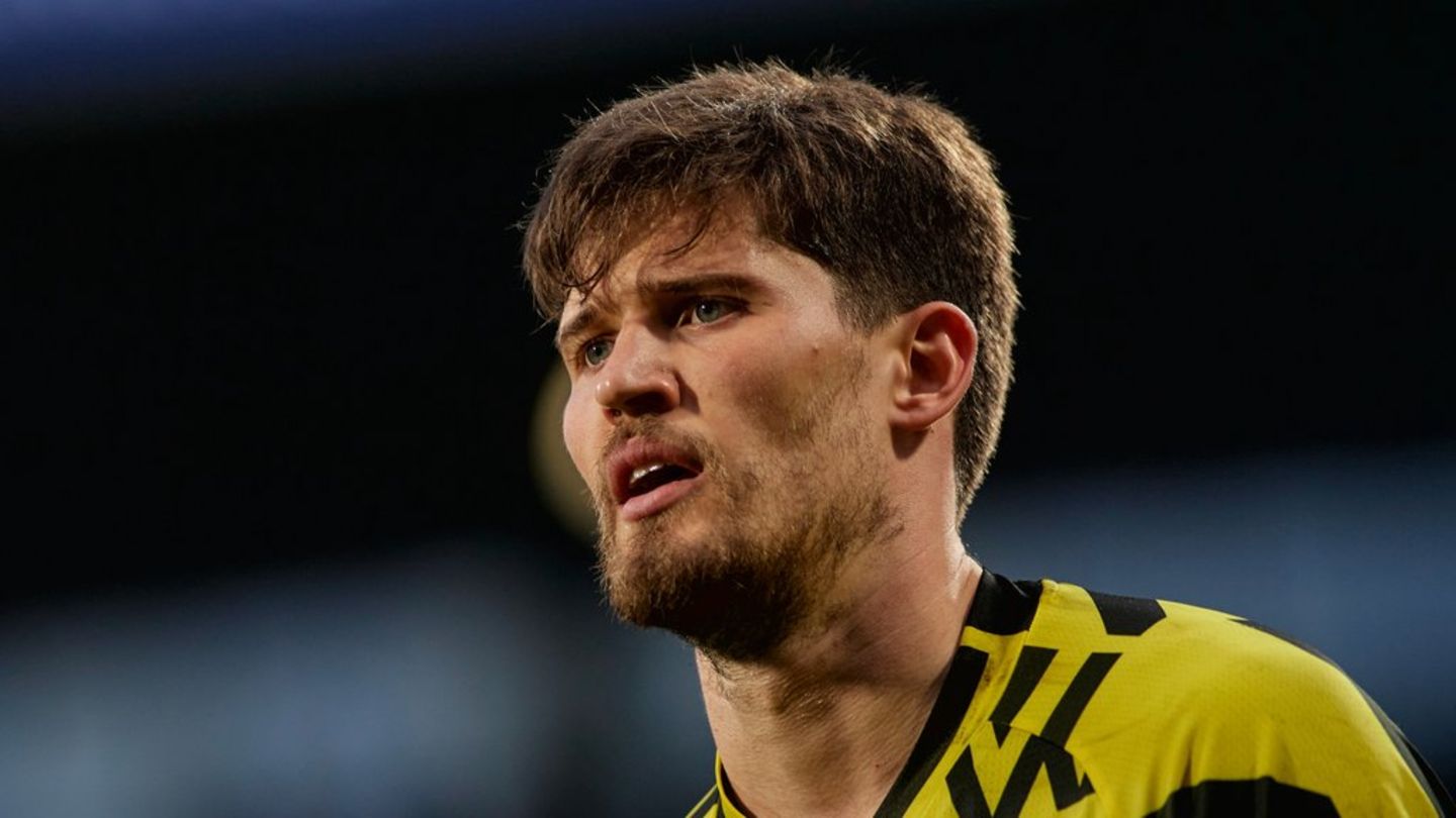 Gregor Kobel: Dortmund goalkeeper shows his baby for the first time