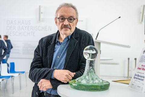 Der österreichische Kabarettist Josef Hader ist mit der "Bairischen Sprachwurzel" geehrt worden. Foto: Armin Weigel/dpa