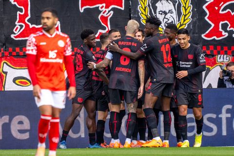 Torjubel für Leverkusen beim FSV Mainz 05. Foto: Torsten Silz/dpa
