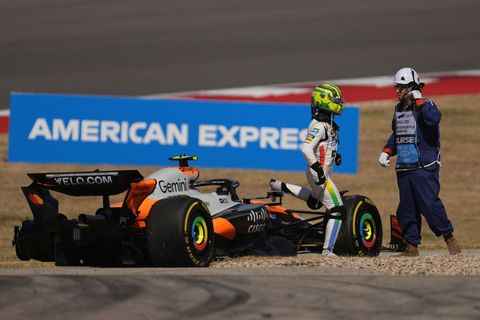 Das sollte auf keinen Fall passieren: Ein Unfall mit Teamkollege Oscar Piastri beendet das Rennen früh für Lando Norris. Foto: E