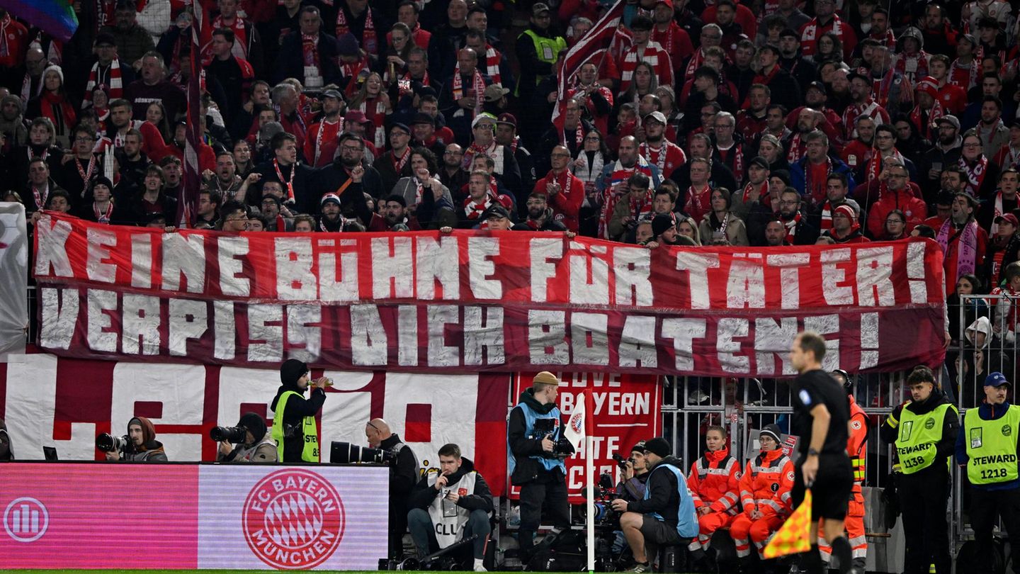 FC-Bayern-Fans protestieren gegen Jerome Boateng