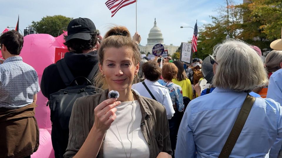 Anti-Trump-Proteste "No Kings": stern-Reporterin berichtet aus Washington Leonie Scheuble vor dem Capitol