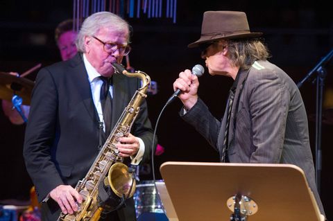 Doldinger musizierte immer wieder mit Lindenberg - wie hier 2016 bei einem Konzert in Düsseldorf zu Doldingers 80. Geburtstag. (