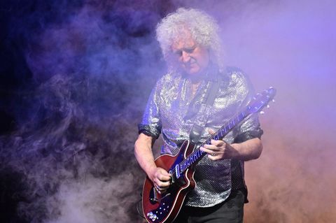 Weltberühmt, aber kein Solo ohne Fehler: Brian May stört sich nicht daran. Foto: Bernd Weißbrod/dpa