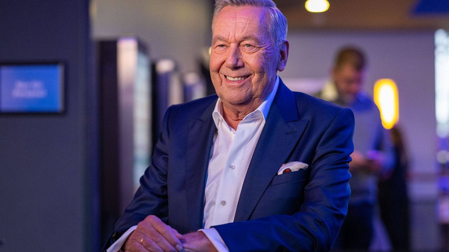 Roland Kaiser ist mit 73 Jahren sehr fit - weil er entsprechend lebt. (Archivbild) Foto: Guido Kirchner/dpa