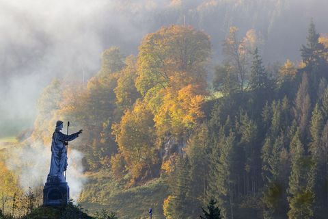 Neblig wird es am Sonntag in weiten Teilen des Landes. (Archivbild) Foto: Thomas Warnack/dpa